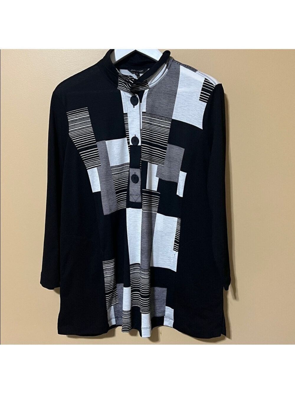 John Mark black/ white Geometric tunic. 1X.
